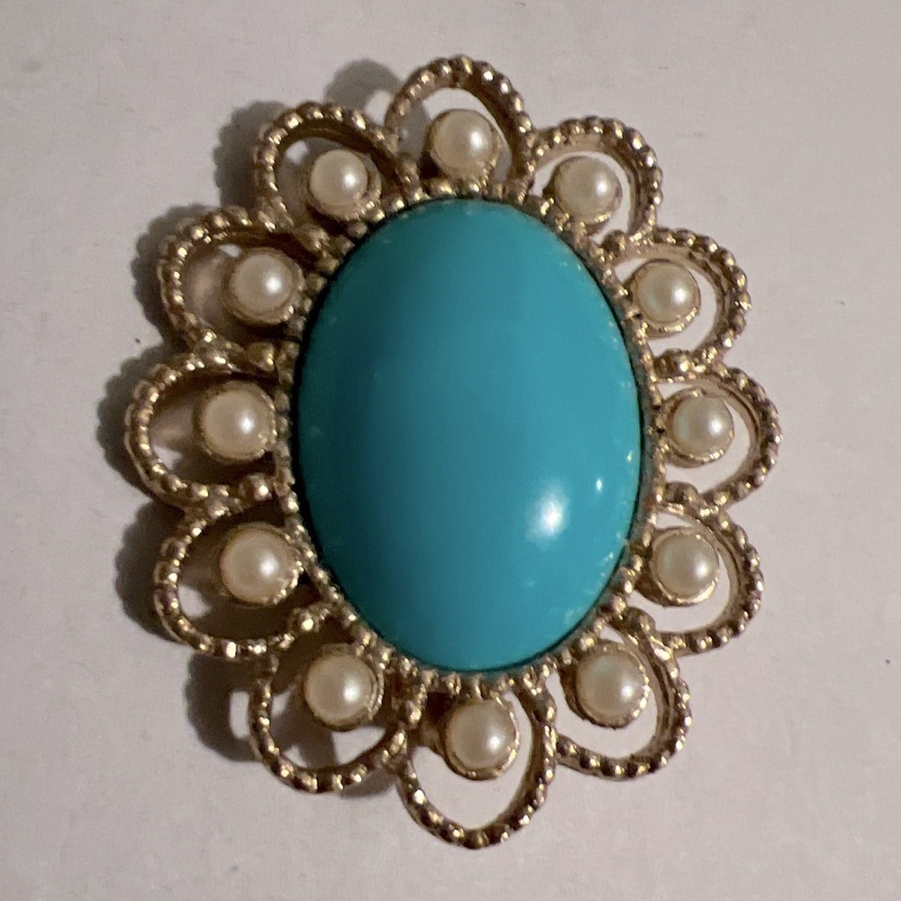Vintage Signed Sarah (Coventry) Gold Tone Faux Pearls Turquoise Oval Pin Brooch